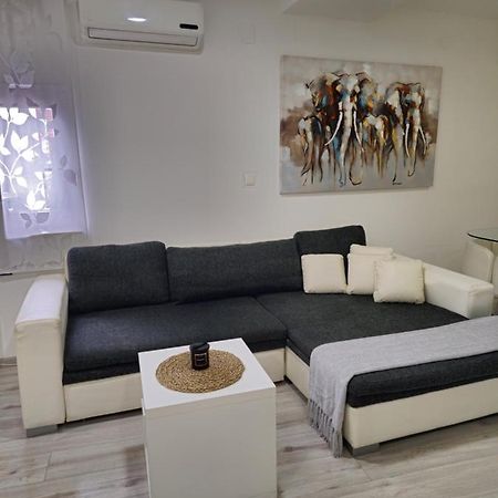 Apartment Aria Винковци Екстериор снимка
